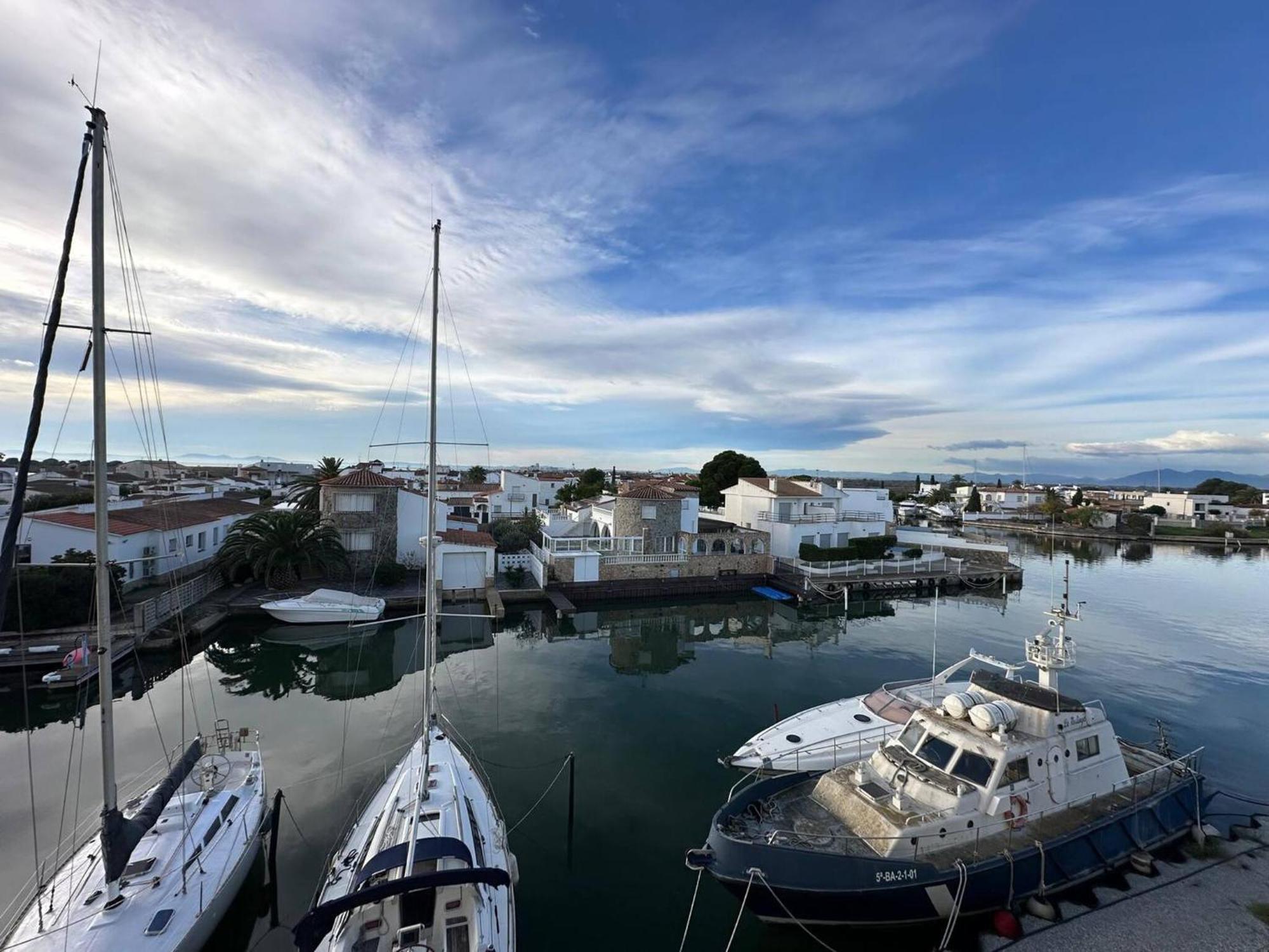 Apartamento En Roses Con Vistas Al Canal Y Piscina Buitenkant foto