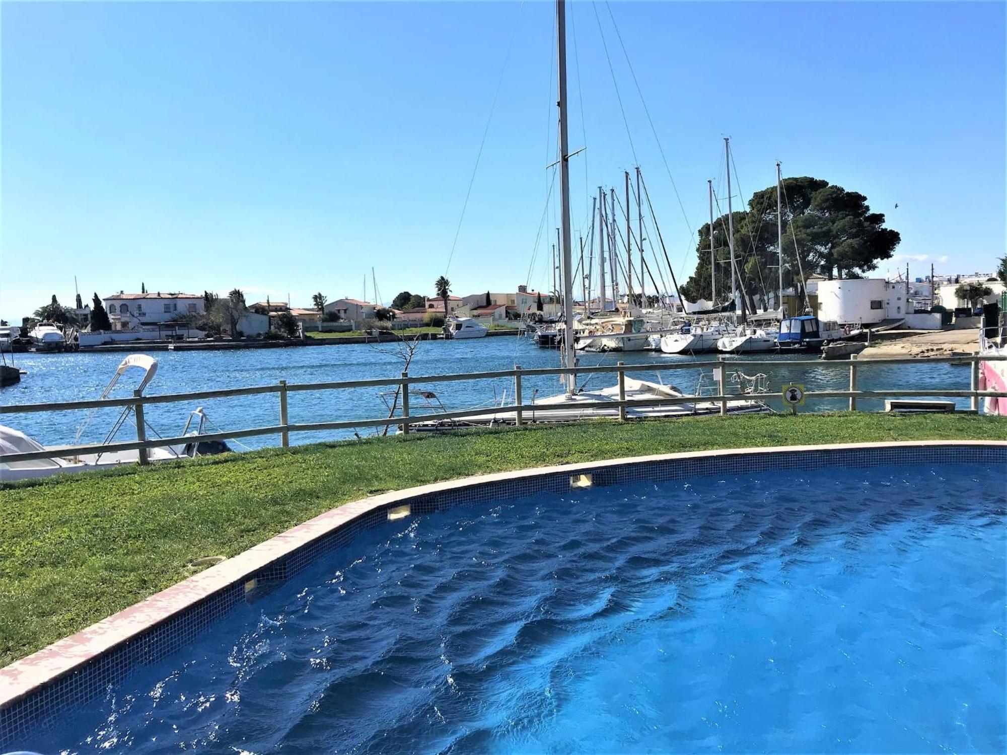Apartamento En Roses Con Vistas Al Canal Y Piscina Buitenkant foto