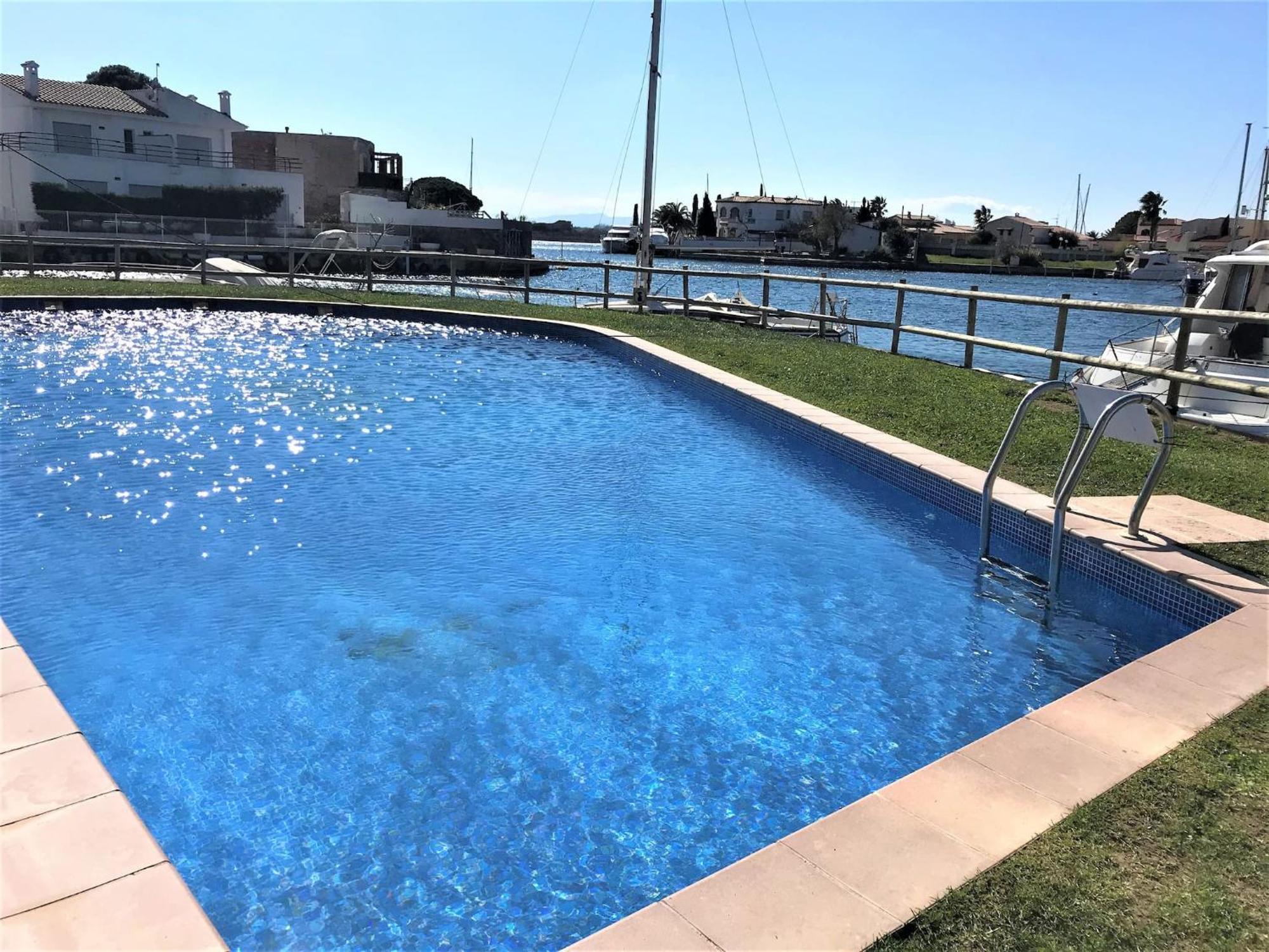 Apartamento En Roses Con Vistas Al Canal Y Piscina Buitenkant foto
